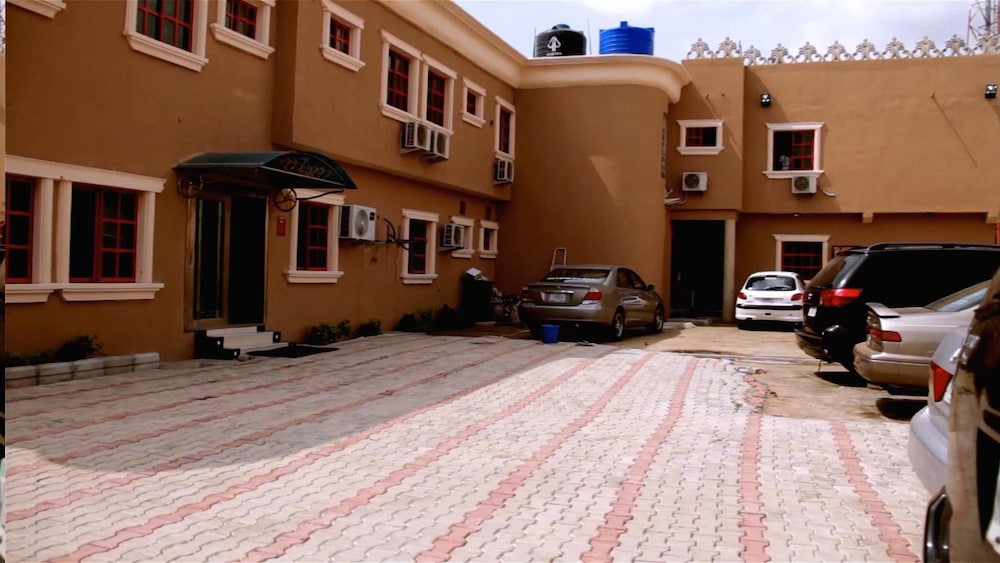 Hi Point Hotel & Suites pet-friendly hotel Lagos