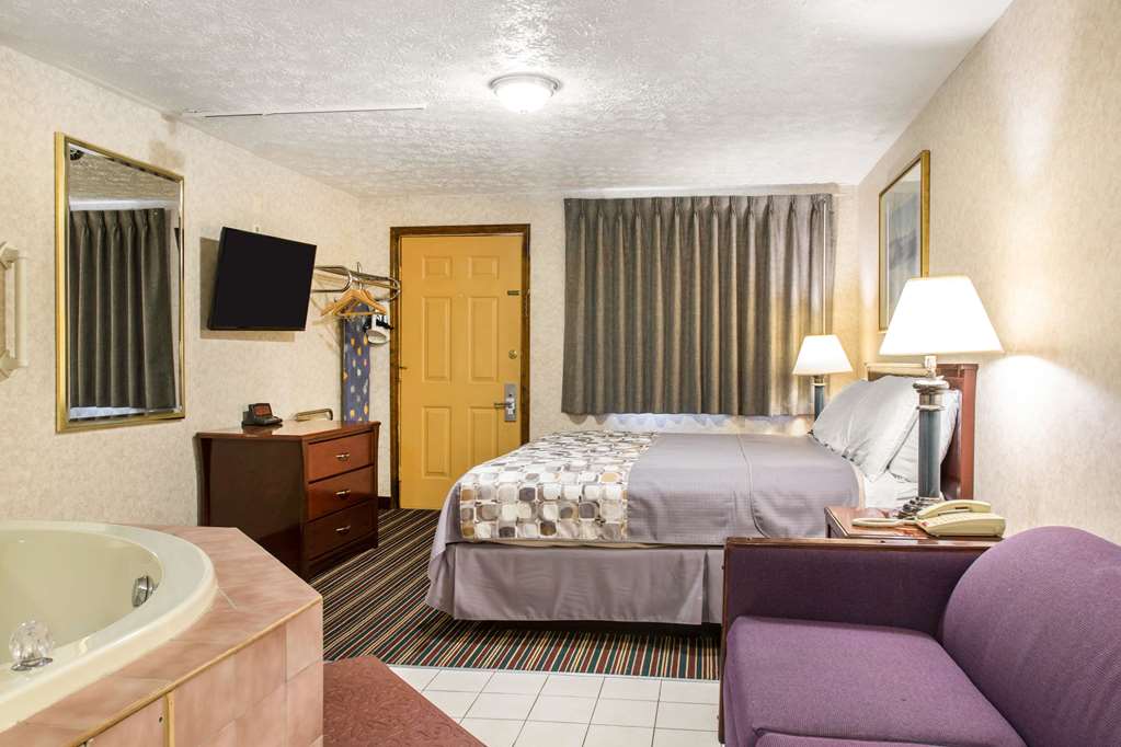 Rodeway Inn & Suites Branford Guilford - photo 16