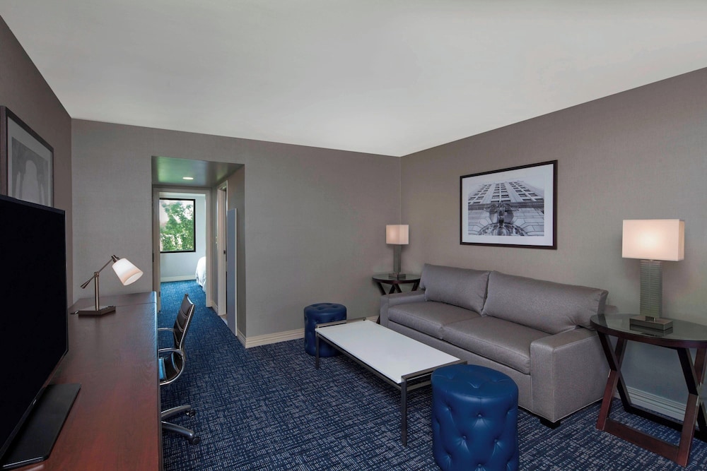 Sheraton Suites Philadelphia Airport - photo 6