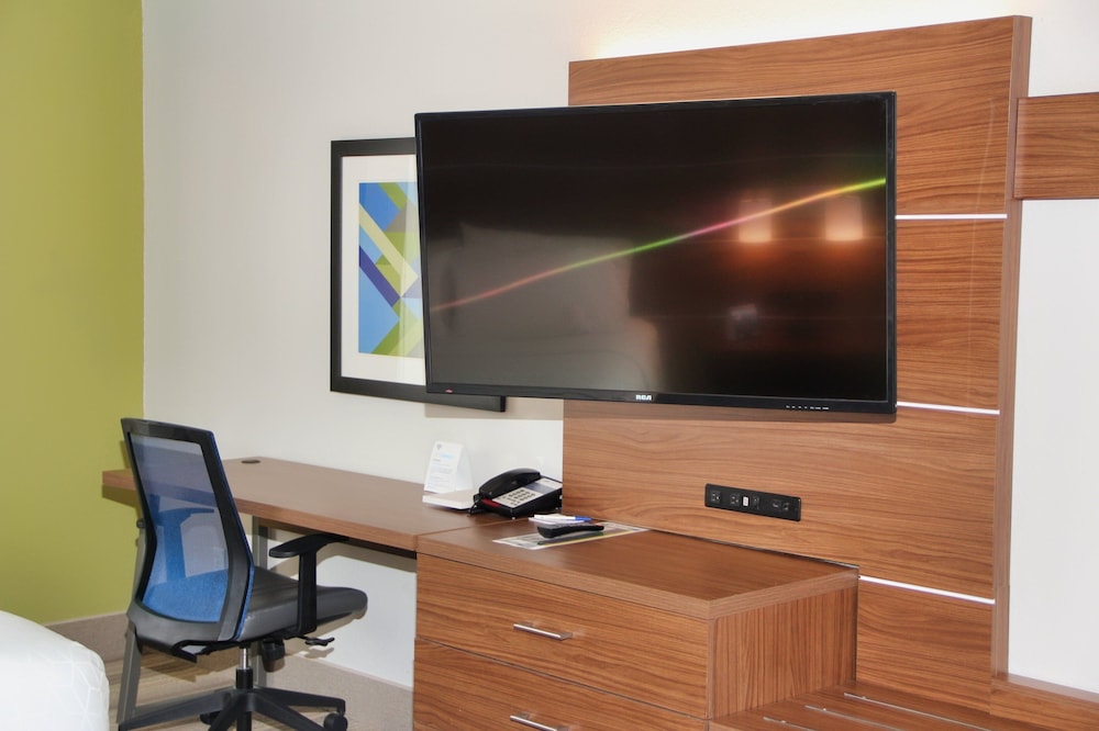 Holiday Inn Express & Suites Douglas by IHG - photo 24