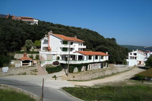 Rooms by the sea Supetarska Draga Donja Rab 23068 in Rab, Croatia