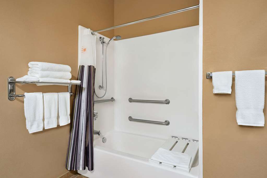 La Quinta Inn & Suites by Wyndham Trinidad - photo 36