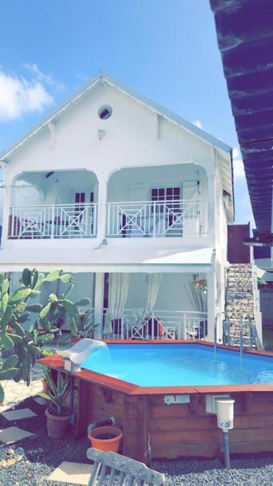 Le Sable Bleu Évasion tropicale Idéal Couples & Familles PLAGE 5min Piscine Parking privé Logement climatisé Vue sur les palmiers Restau snack familial sur place — 4-Star Luxury Hotel in Sainte-Anne, Guadeloupe
