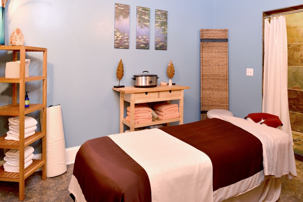 Majestic Inn & Spa - photo 60