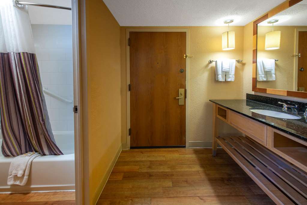 La Quinta Inn & Suites by Wyndham Deerfield Beach I 95 - photo 29