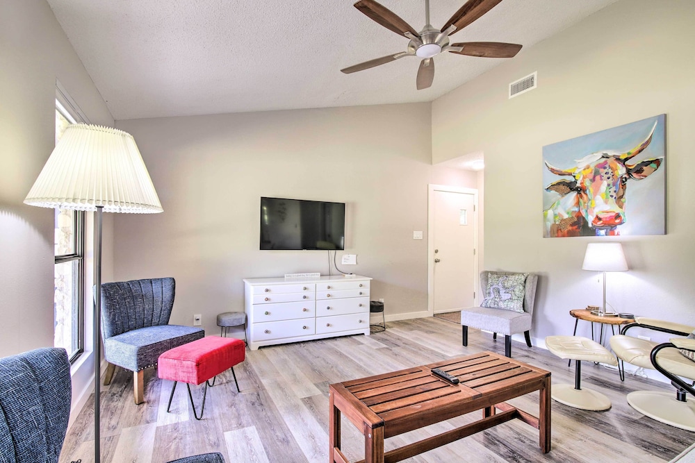 Bright Jonestown Retreat with Yard and Porch — hotel in Jonestown