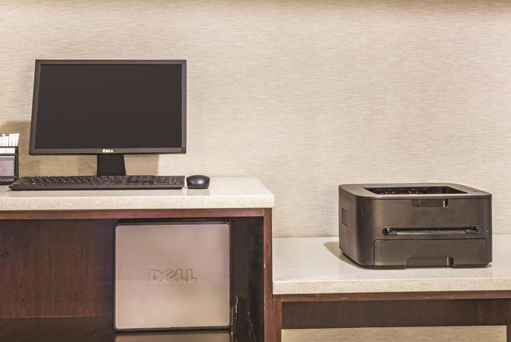 La Quinta Inn & Suites by Wyndham Las Vegas Summerlin Tech - photo 44