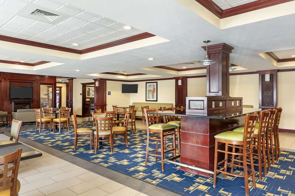 Best Western Plus Pratt - photo 12