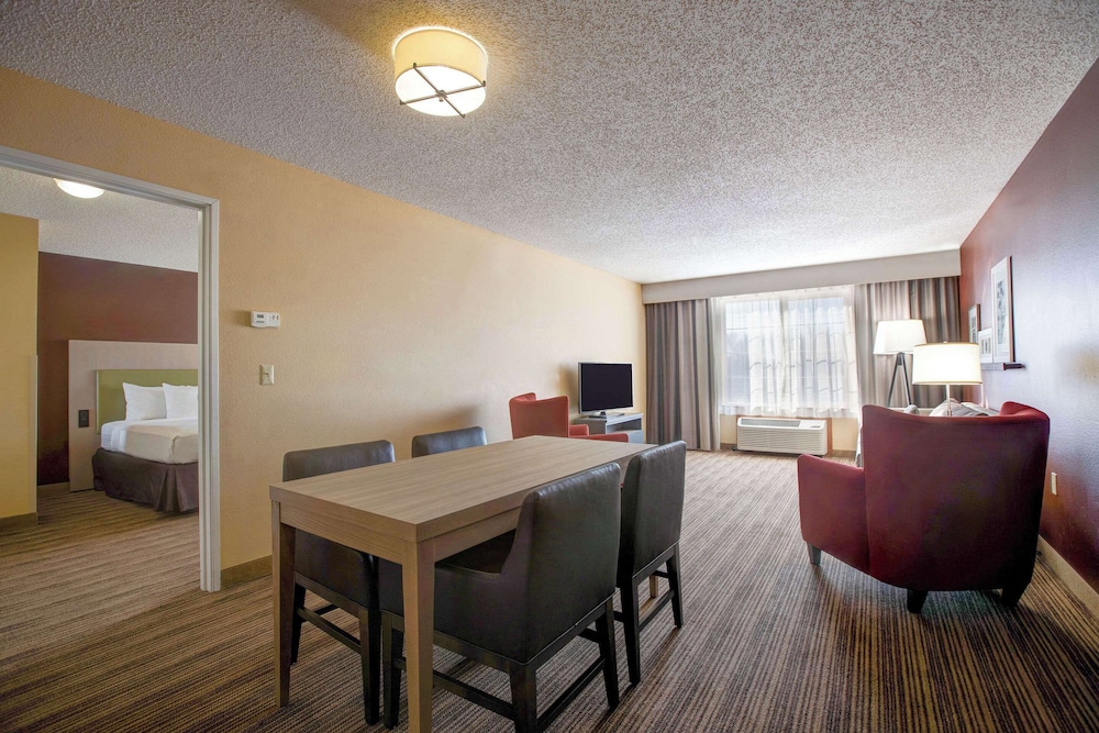 Comfort Inn & Suites St. Paul Northeast - photo 16