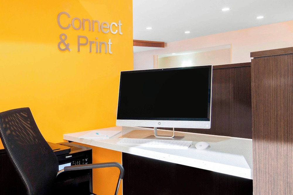 Fairfield Inn & Suites by Marriott Santa Fe - photo 22