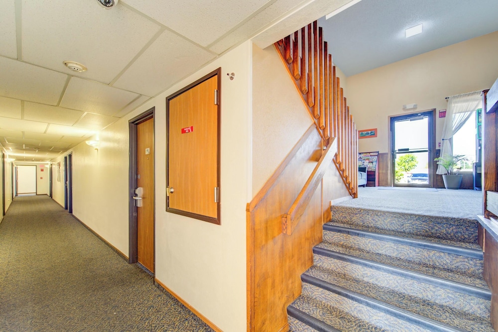 Capital O Amerihost Inn and Suites Kingdom City Hwy 54 MO - photo 4