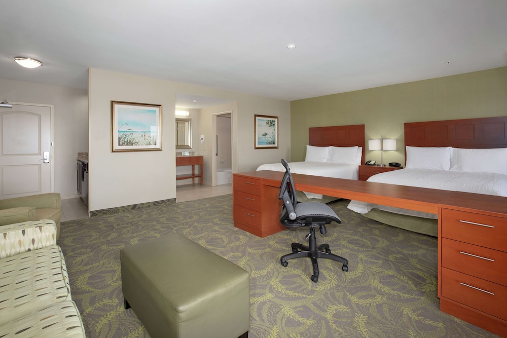 Hampton Inn and Suites Astoria - photo 67