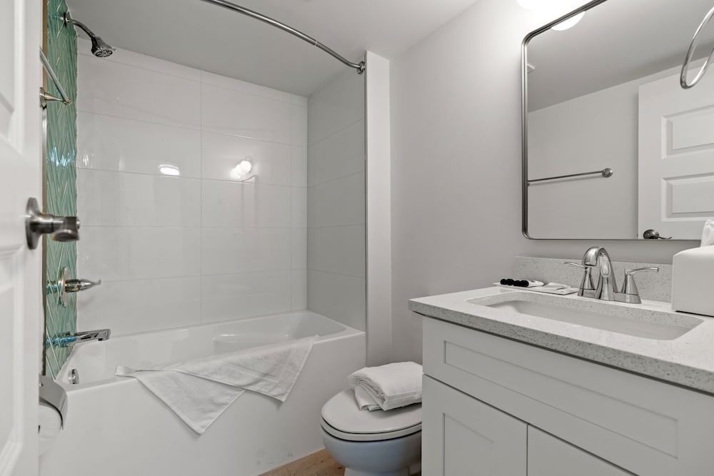Fin's Inn & Suites - photo 15