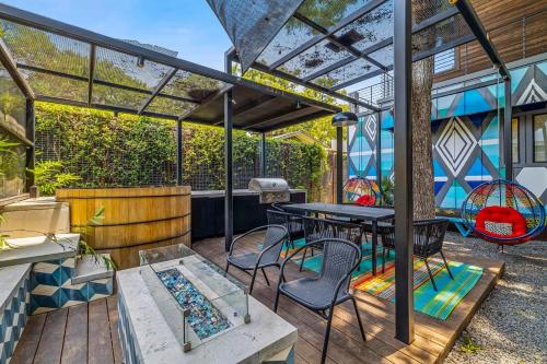 South Lamar Wellness Haven Sauna Hot Tub BBQ — 4-Star Luxury Hotel in Austin, United States