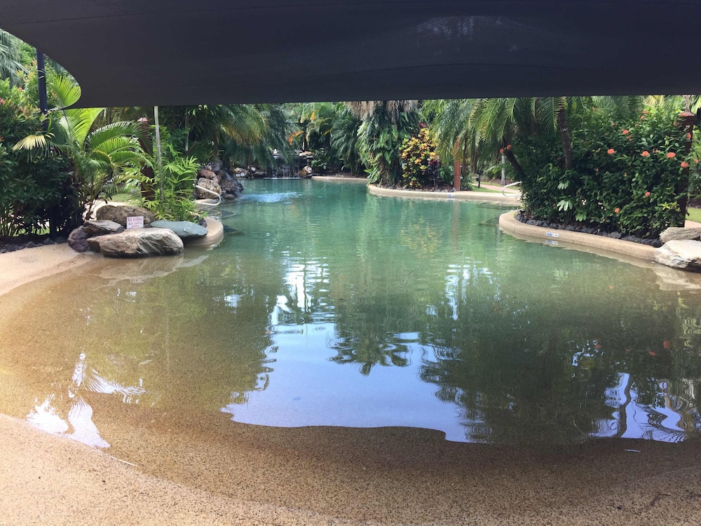 Cairns Golf Course Apartment — 4-Star Luxury Hotel in Cairns, Australia