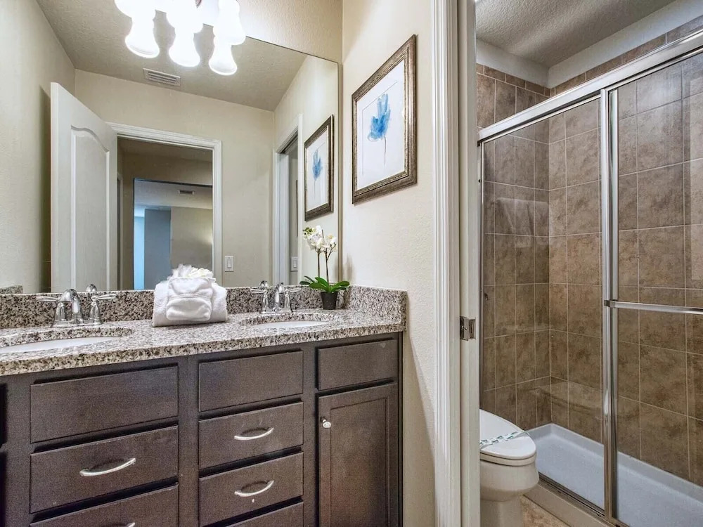 Spacious 8BR Villa w Pool & Resort Amenities - photo 38
