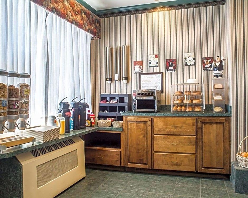 Rodeway Inn Marshall Manor - photo 23