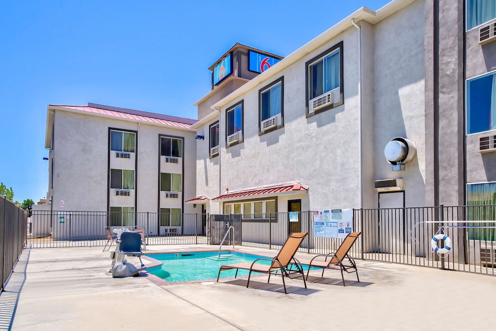 Motel 6 Hesperia CA West Main Street I 15 - photo 19