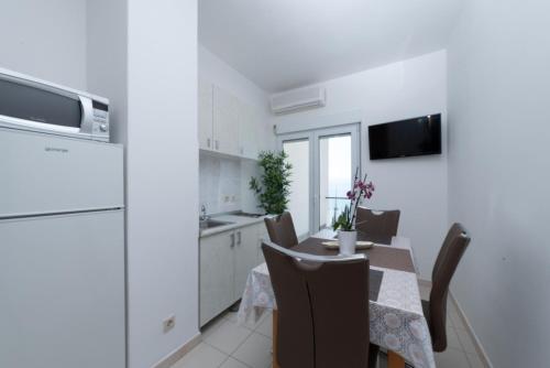 Apartment in Duce with sea view terrace air conditioning WiFi 3423 1 — 4-Star Luxury Hotel in Duce, Croatia