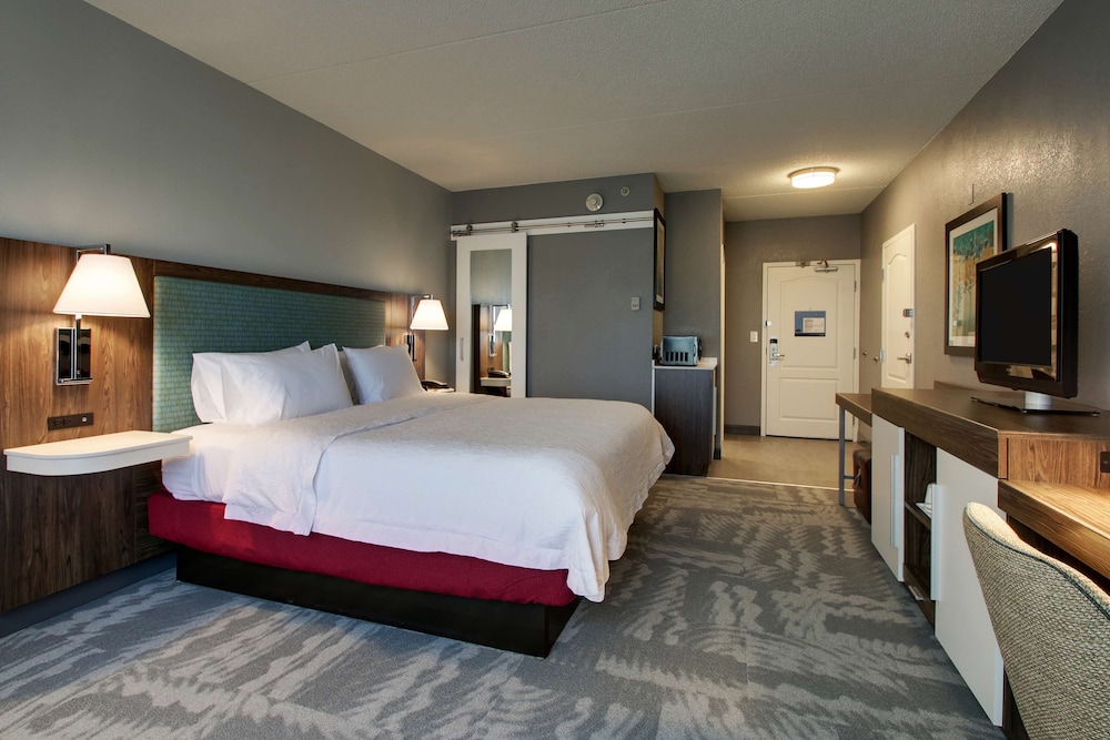 Hampton Inn & Suites Chicago Aurora - photo 11