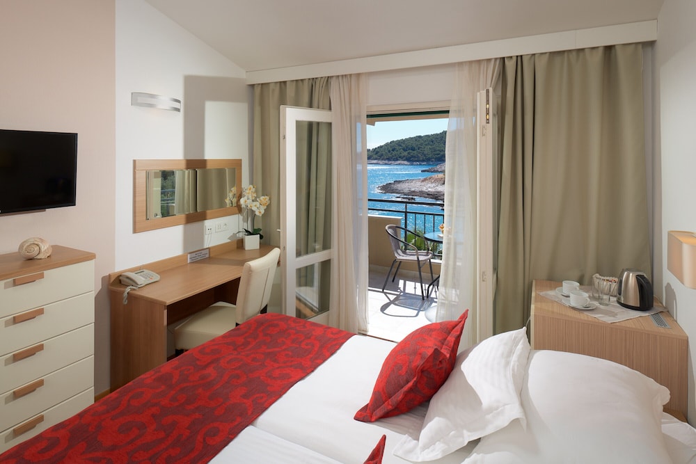 Hotel Fortuna — 4-Star Luxury Hotel in Hvar, Croatia