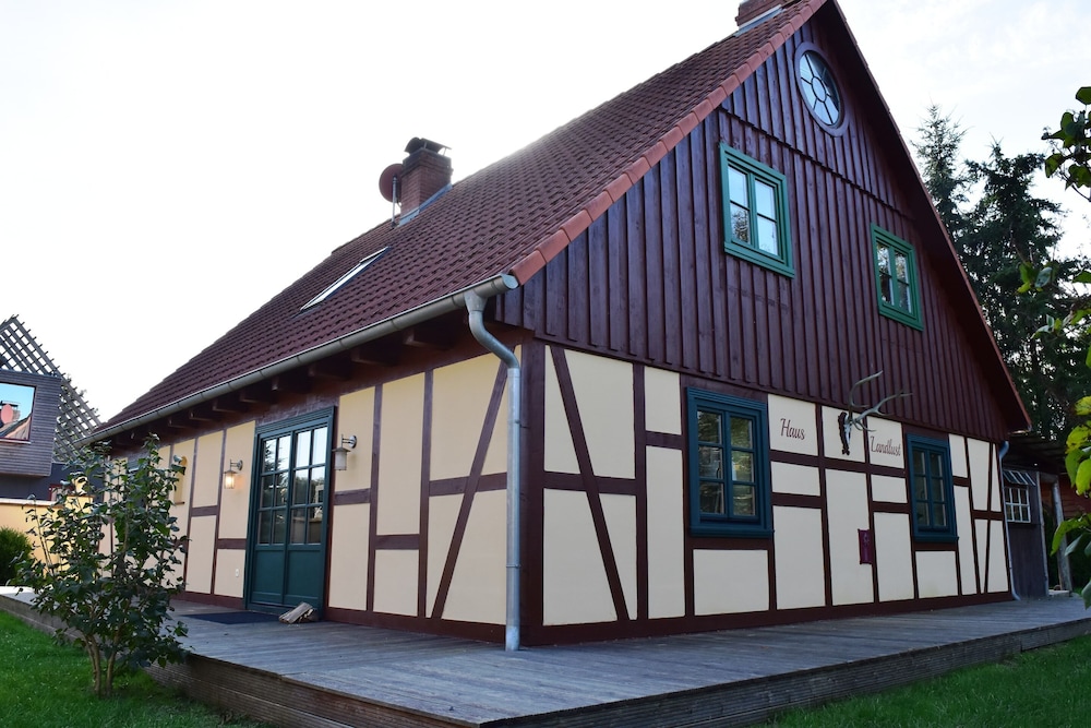 Ferienhaus in Wendorf am Seenplatte — 4-Star Luxury Hotel in Wendorf, Germany