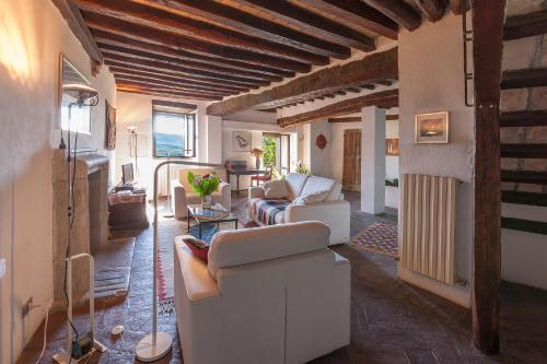 Town House with Garden And Piano — 4-Star Luxury Hotel in Todi, Italy