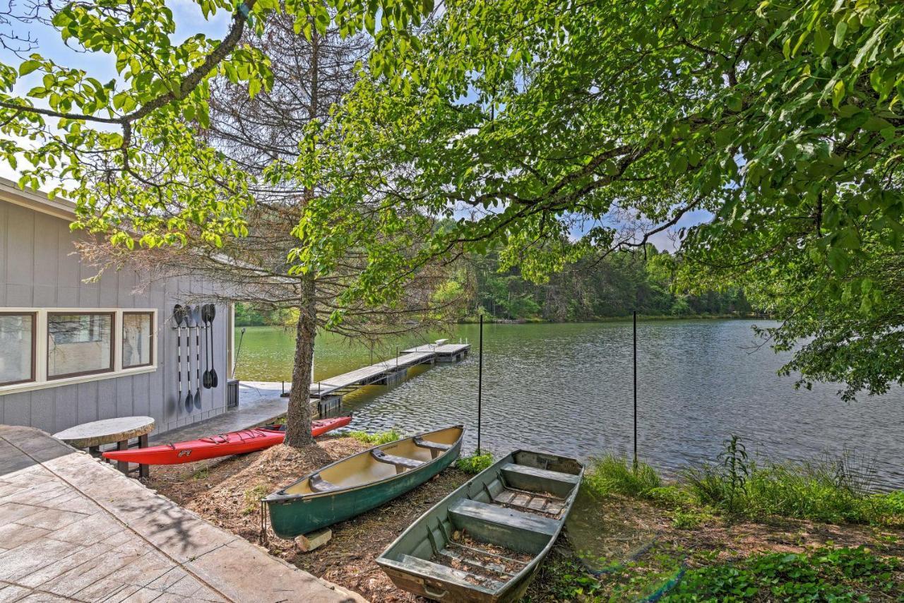 Hot Tub Dock Lakefront Luxe Six Mile Retreat in Salem, United States