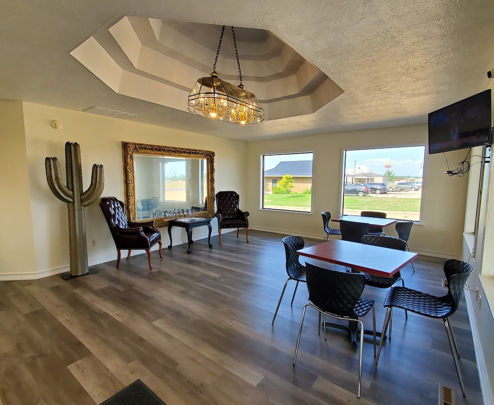 Cactus Inn & Suites - photo 2