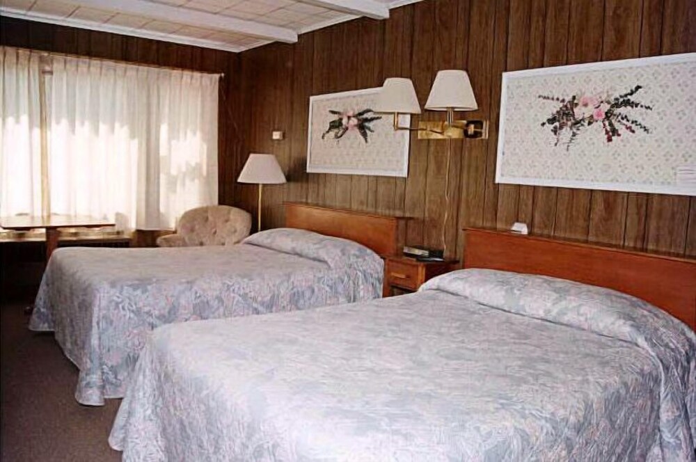 Eden Village Motel & Cottages - photo 3