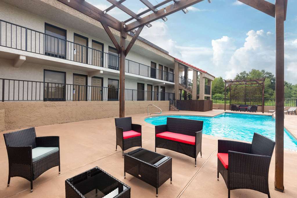 Ramada by Wyndham Bainbridge - photo 10