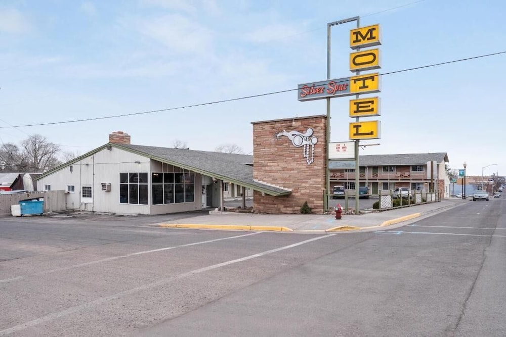 Silver Spur Motel - photo 10
