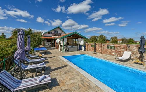 Nice Home In Prugovac With Sauna — 4-Star Luxury Hotel in Klostar Podravski, Croatia