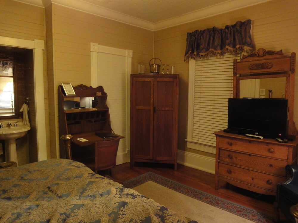 Lake Allatoona Inn - photo 5