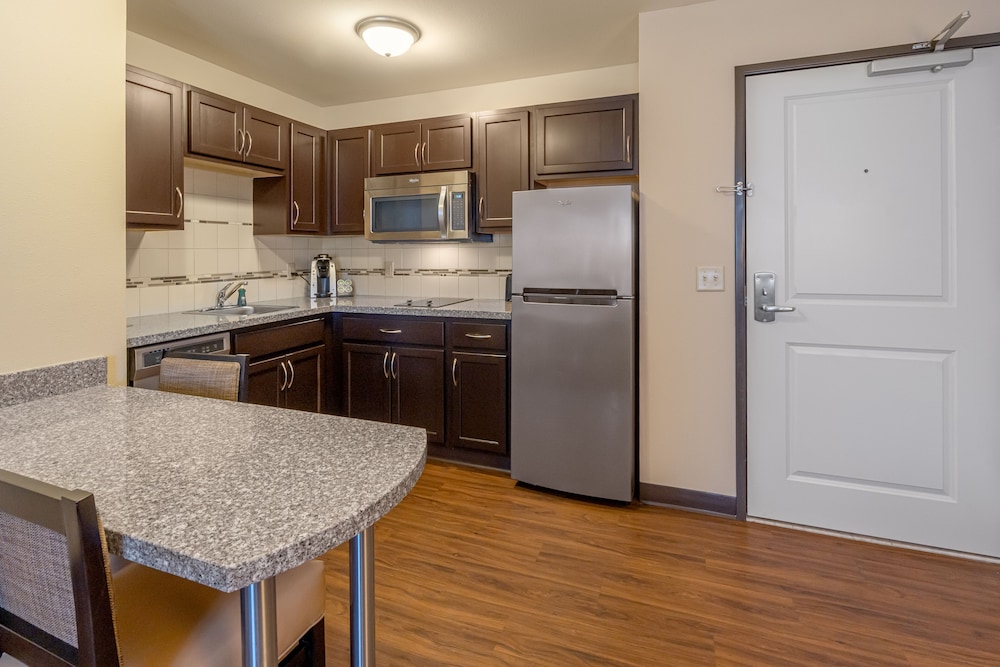 Landmark Suites - photo 12