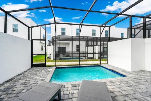 Charm 5BR Home with Private Pool 15 Min to Disney — 4-Star Luxury Hotel in Davenport, United States