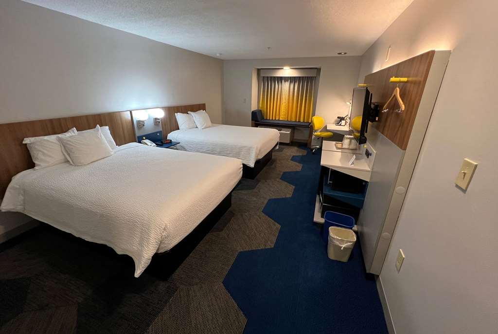 Microtel Inn & Suites by Wyndham Charlotte Northlake - photo 6