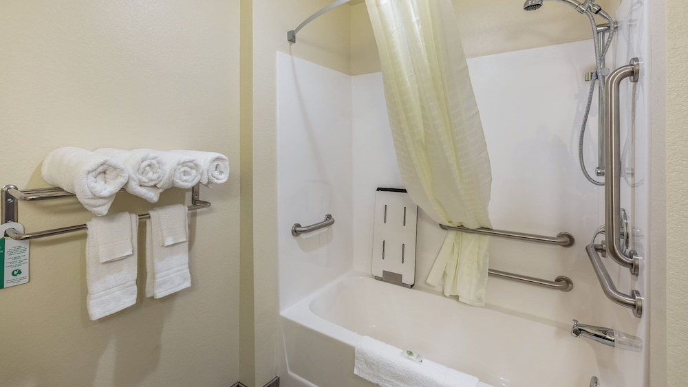Cobblestone Hotel & Suites Hartford - photo 42