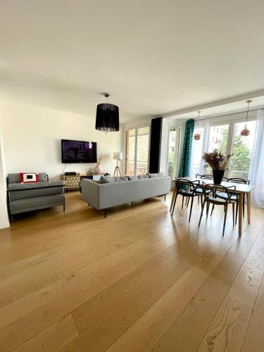 Stylish Modern Large 2 Bedrooms 5 Min Close To Paris in Levallois-Perret, France