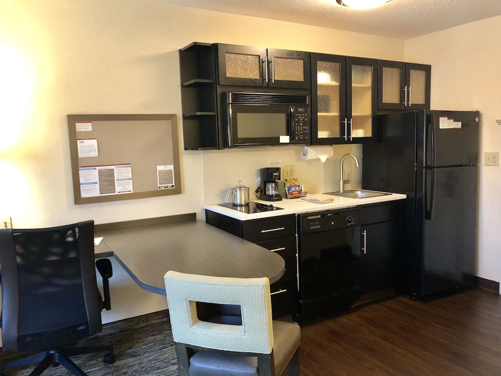 Candlewood Suites Herndon by IHG - photo 13