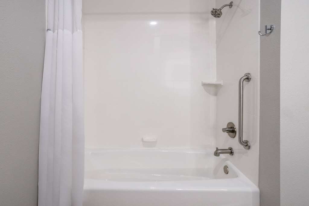 La Quinta Inn & Suites by Wyndham Valdosta - photo 36