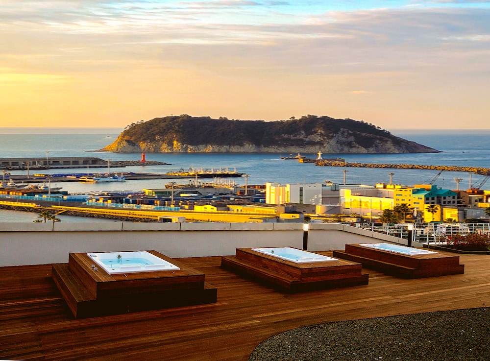Hotel bridge Seogwipo — 4-Star Luxury Hotel in Seogwipo, South Korea