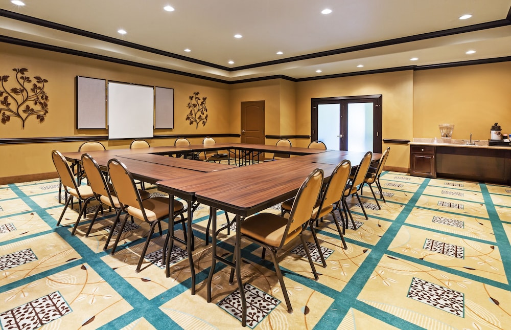 Holiday Inn Express Hotel & Suites Victoria by IHG - photo 31