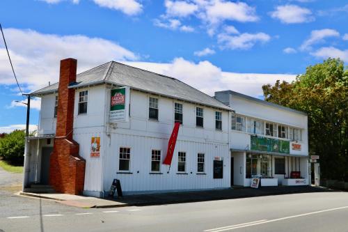 Lachlan Hotel - carbon neutral hotel in Unknown City