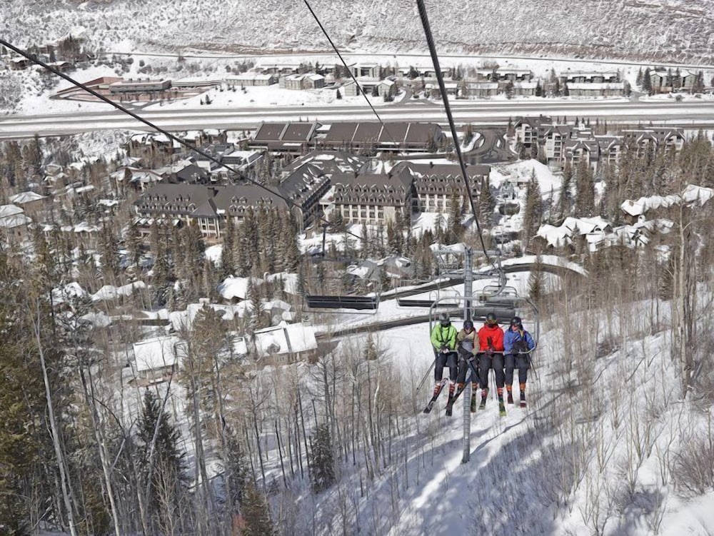 Westhaven 3 Bedroom Luxury Condo in Cascade Village Steps to Chair Lift — 4-Star Luxury Hotel in Vail, United States
