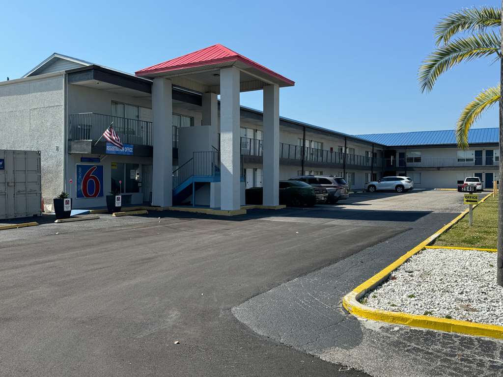 Motel 6 Englewood FL - featured photo