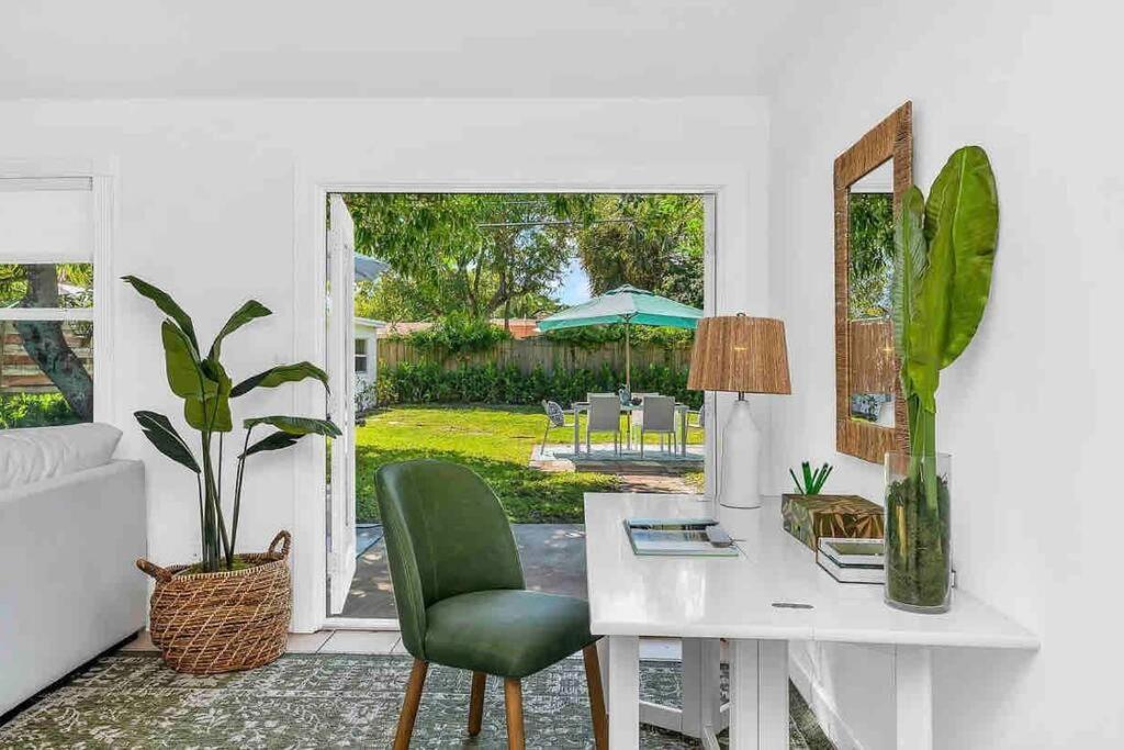 King Bed Long Term Tropical Oasis — West Palm Beach