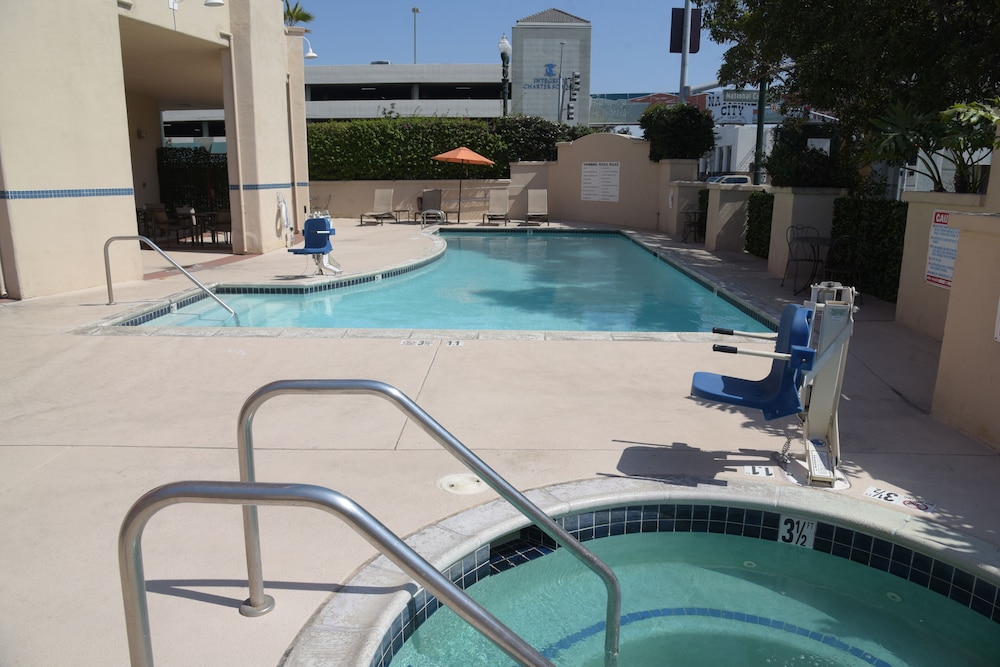 Ramada by Wyndham San Diego National City - photo 42