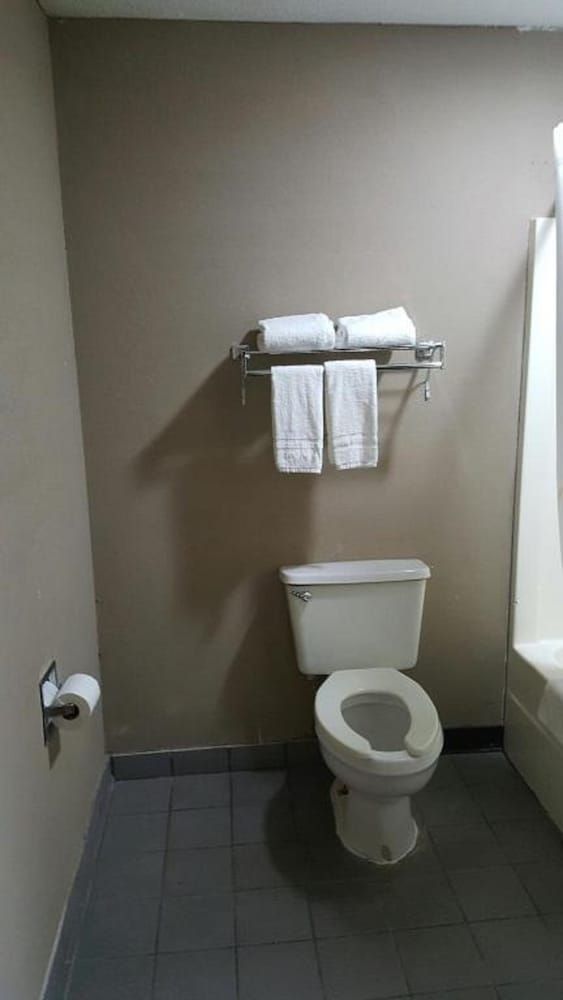 Woodbridge Inn By OYO Rome - photo 21
