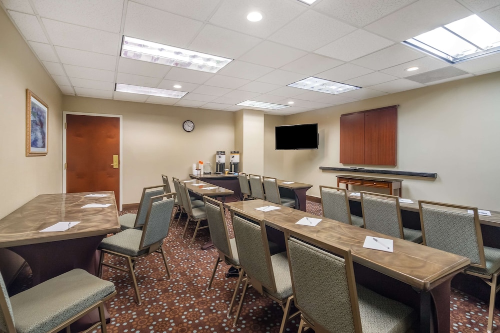 Hampton Inn Terre Haute - photo 43
